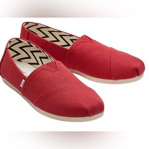 New With Tags Alpargata TOMS shoes size 6
